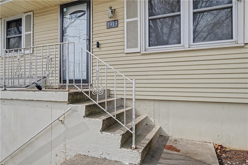 1913 SW Gladstone Drive — photo 2