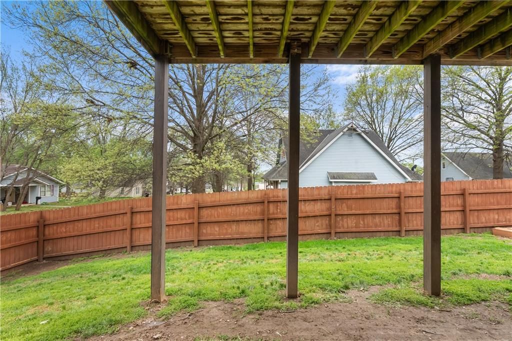 712 Locust Street — photo 17