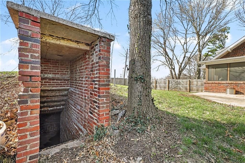 1701 E South Street — photo 25