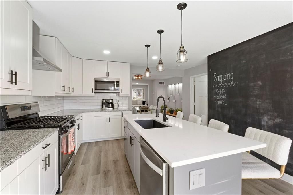 409 W 86th Terrace — photo 8