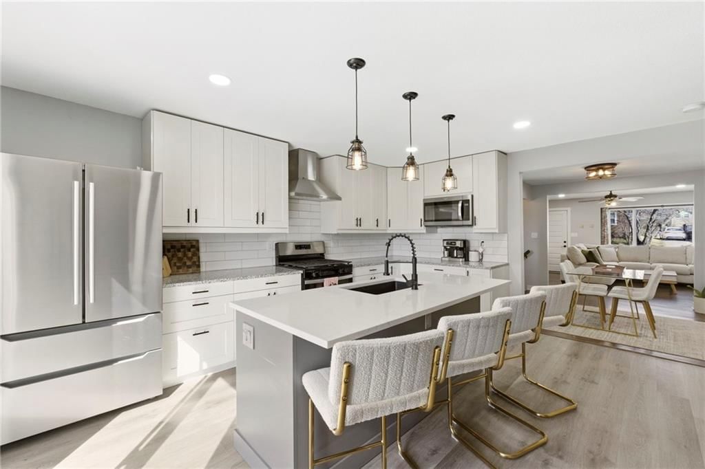 409 W 86th Terrace — photo 9