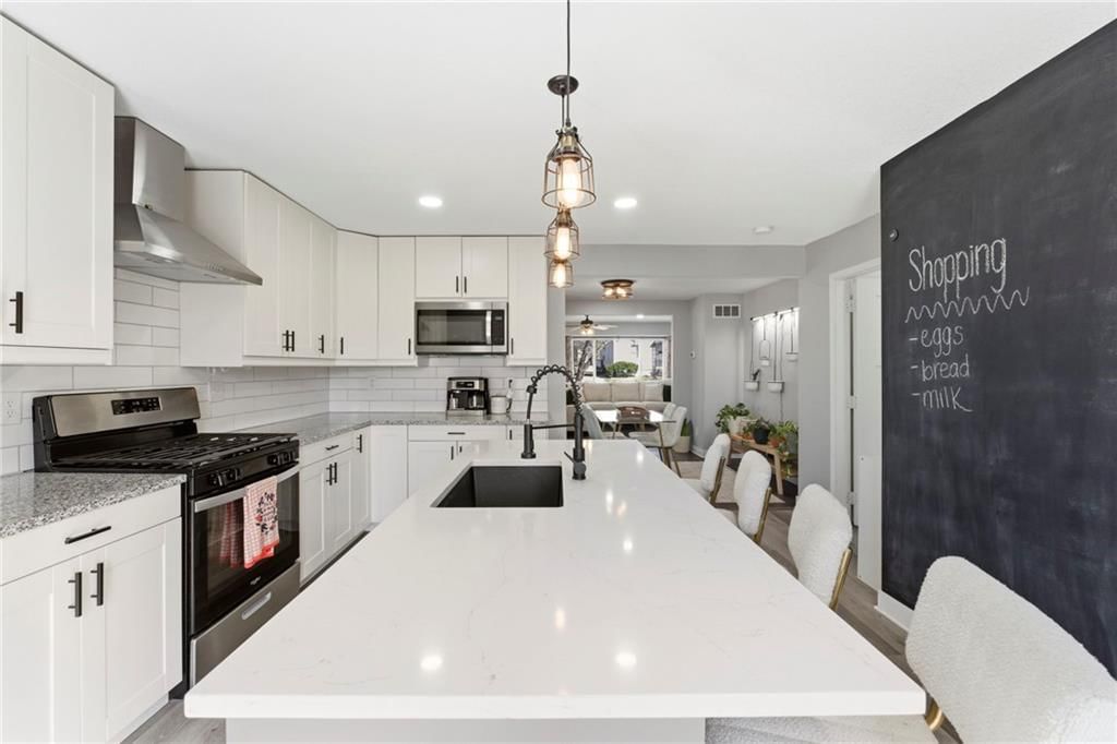 409 W 86th Terrace — photo 10