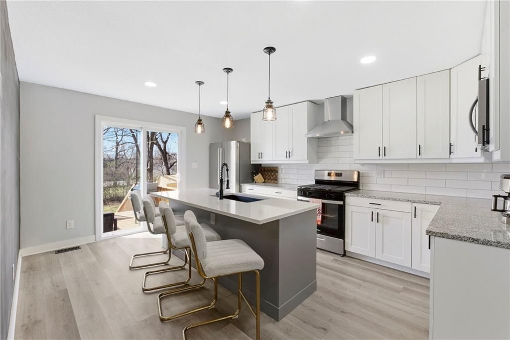 409 W 86th Terrace — photo 12