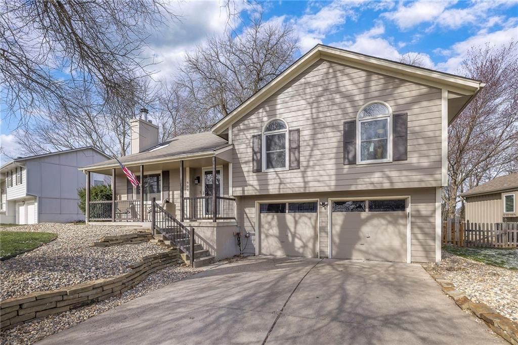908 NE Bristol Drive — photo 3
