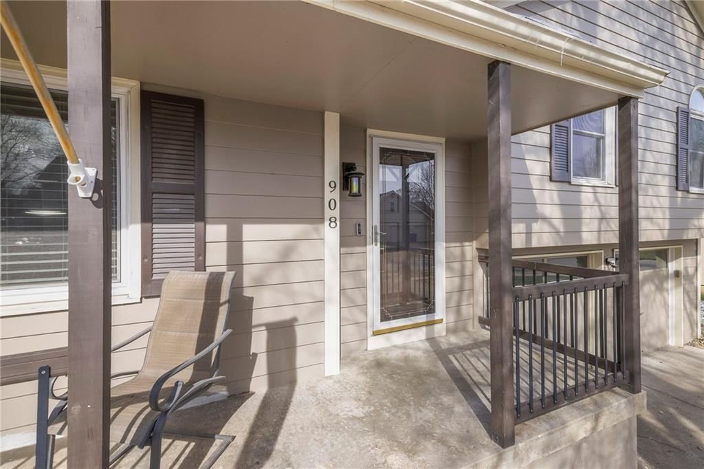 908 NE Bristol Drive — photo 5