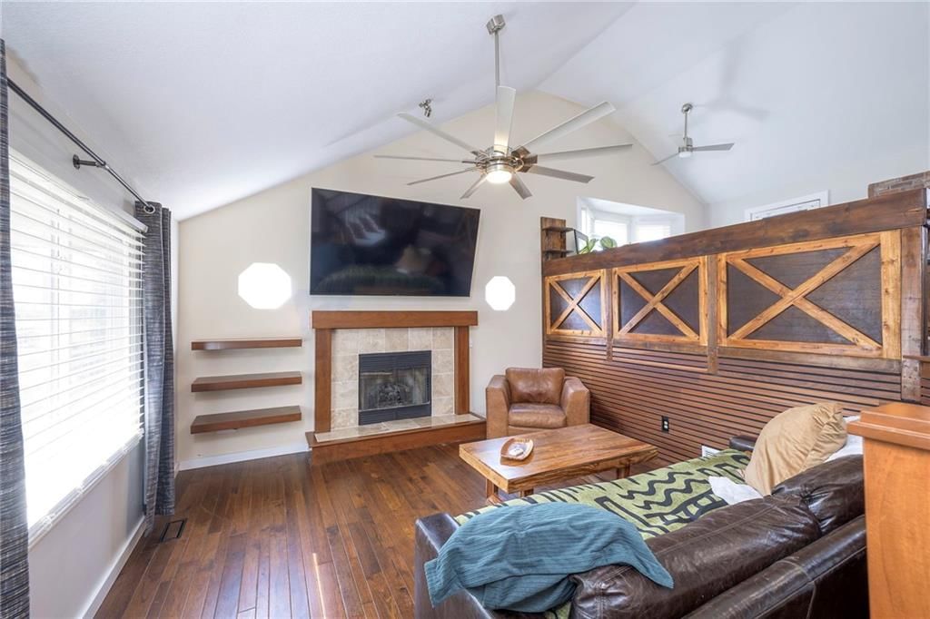 908 NE Bristol Drive — photo 8