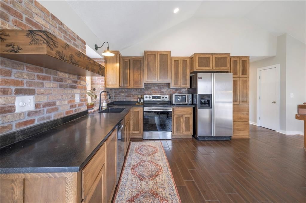 908 NE Bristol Drive — photo 16