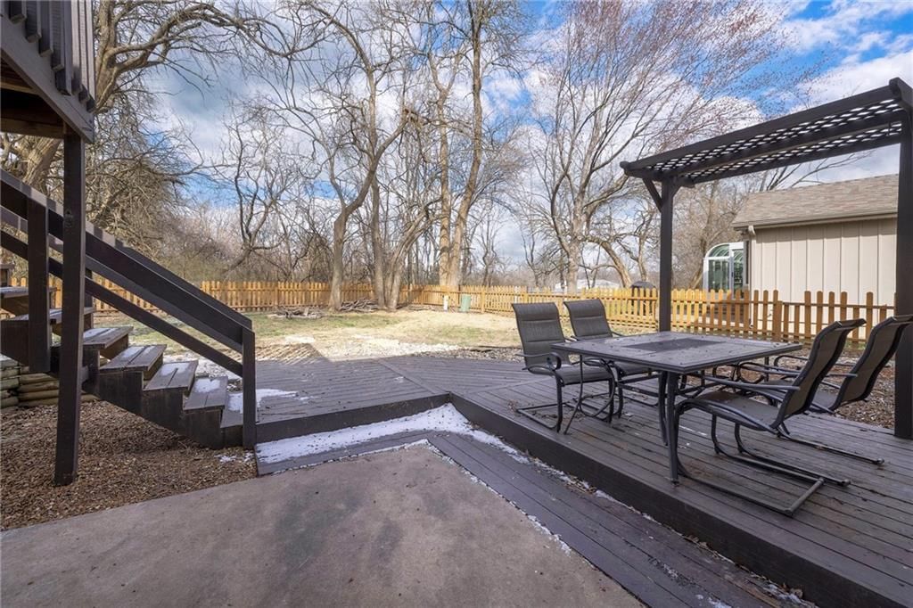 908 NE Bristol Drive — photo 32