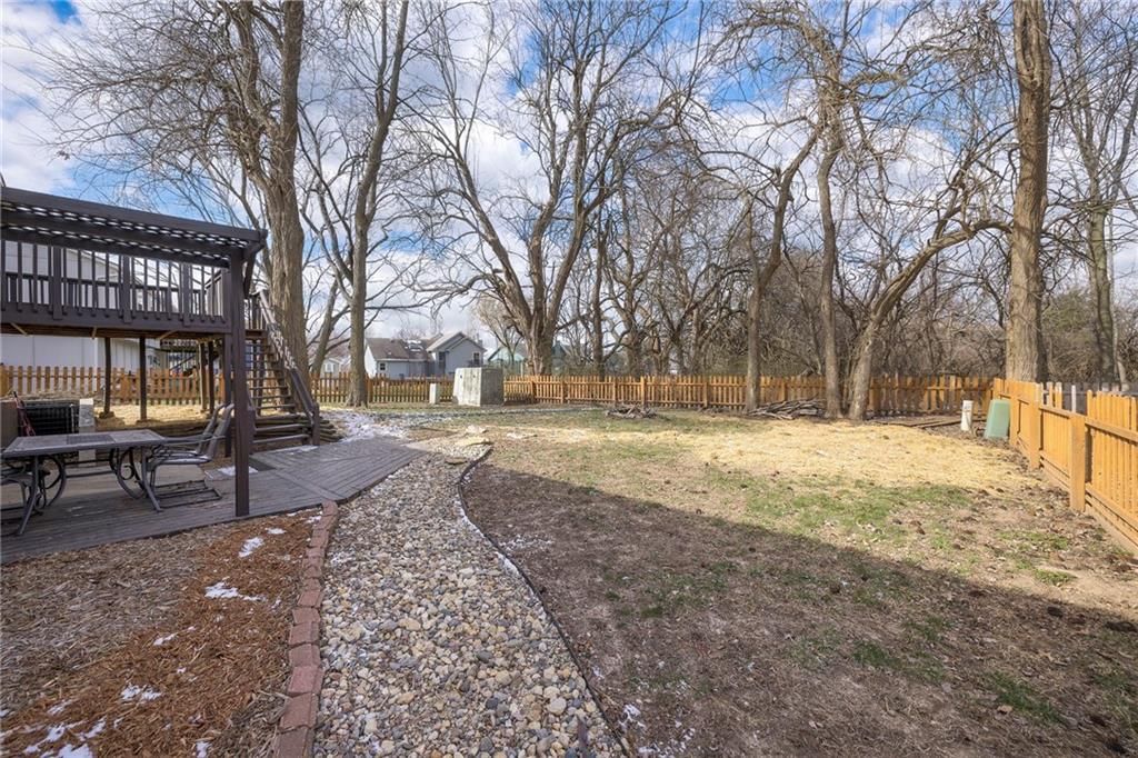 908 NE Bristol Drive — photo 34