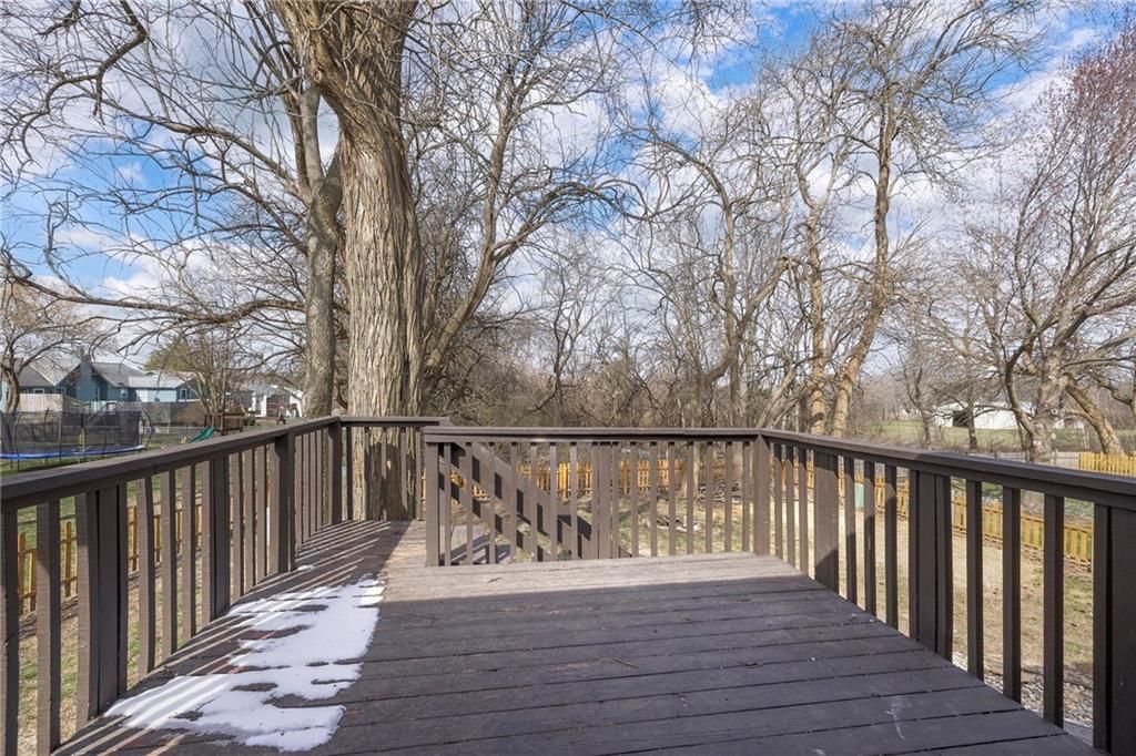 908 NE Bristol Drive — photo 35