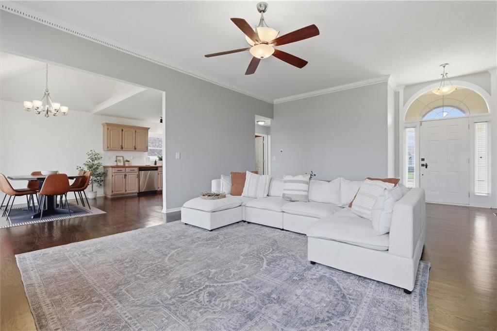 1010 WELLINGTON Way — photo 2