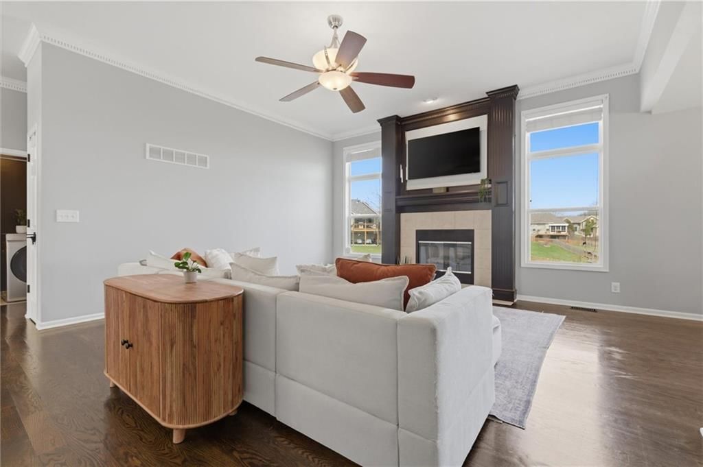 1010 WELLINGTON Way — photo 3
