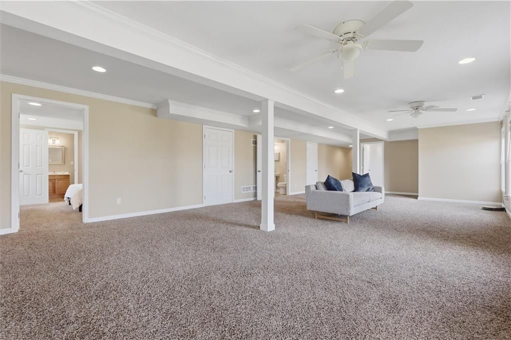 1010 WELLINGTON Way — photo 18