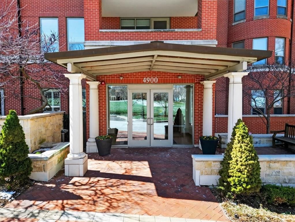 4900 Central Street, Kansas City, MO