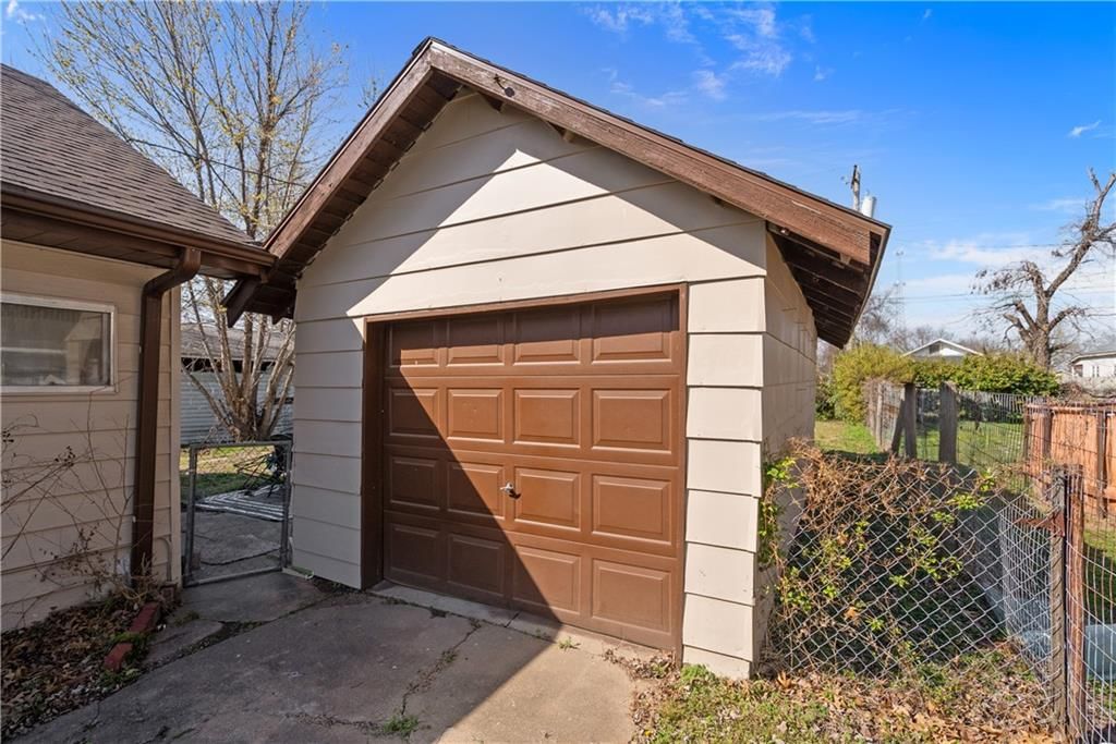 1010 W 3rd Street — photo 34