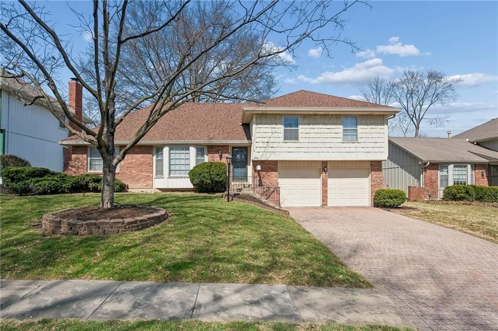 10104 W 98th Terrace, Overland Park, KS