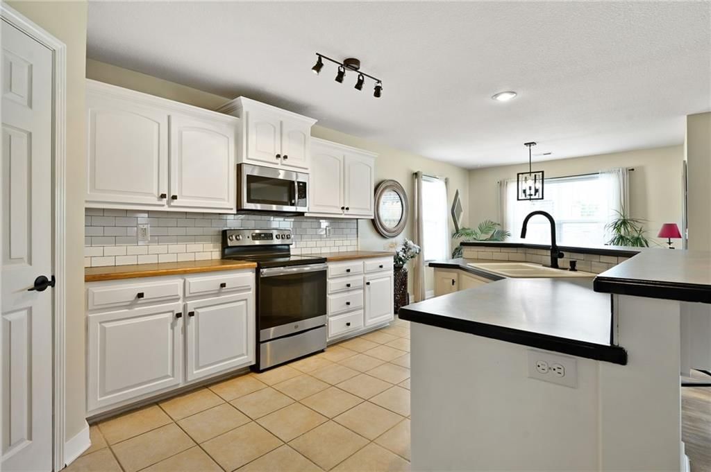 18935 S OAK Street — photo 5
