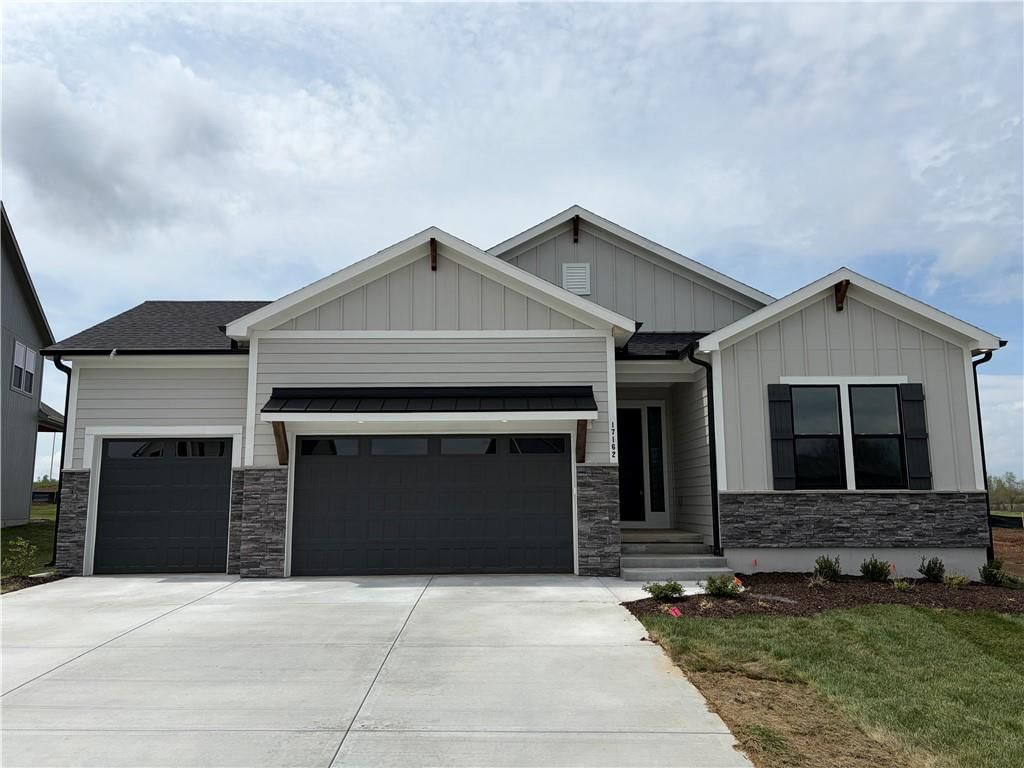 17162 S Laurelwood Street, Olathe, KS