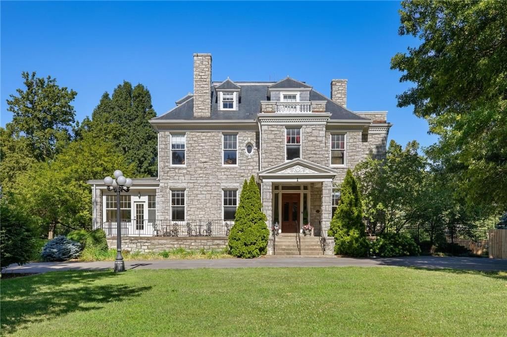 1 Hawthorne Place — photo 1