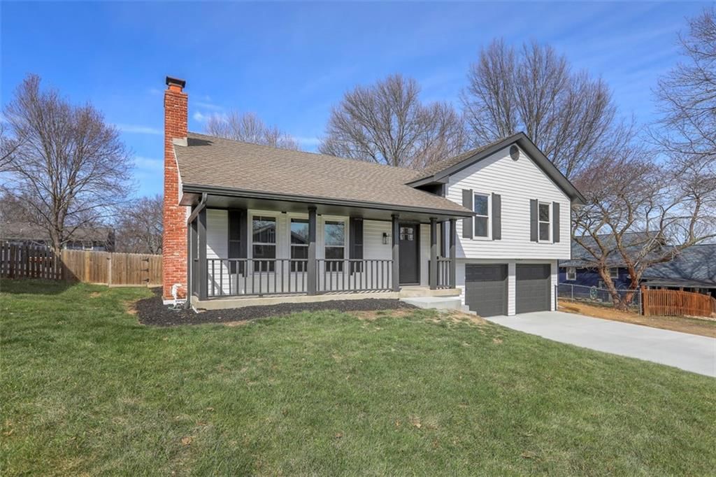 412 NE Crescent Street NE — photo 2