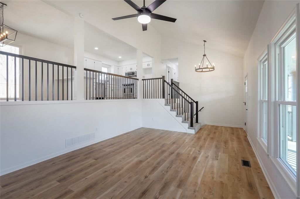 412 NE Crescent Street NE — photo 5