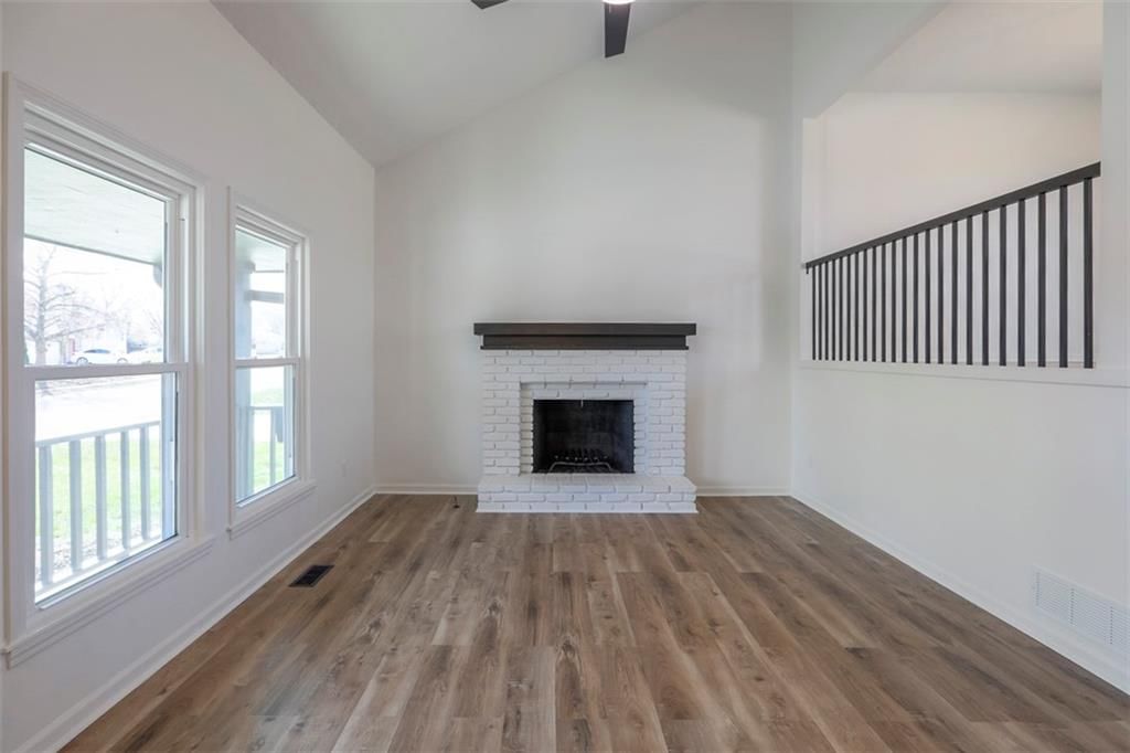 412 NE Crescent Street NE — photo 6