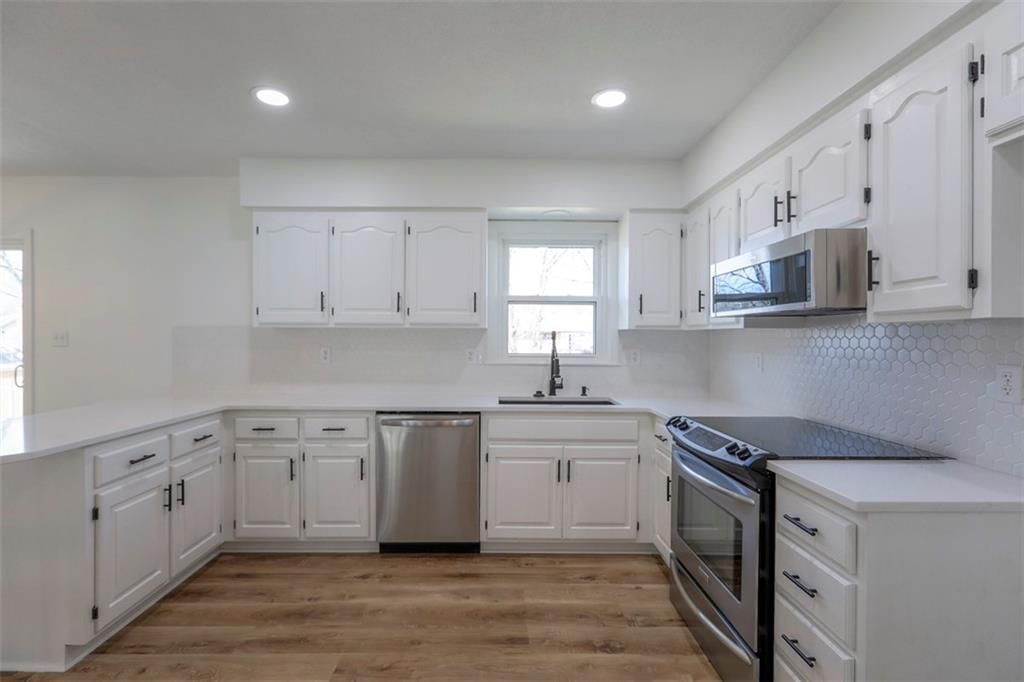 412 NE Crescent Street NE — photo 8