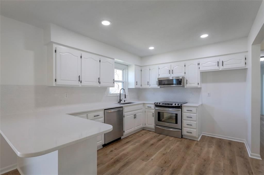 412 NE Crescent Street NE — photo 9