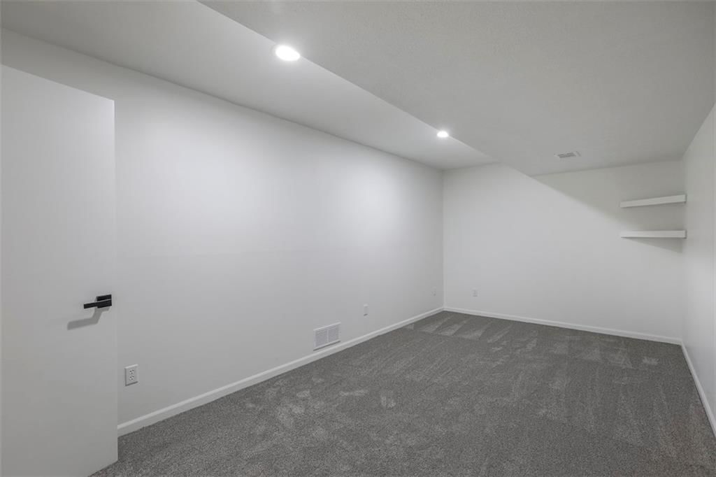 412 NE Crescent Street NE — photo 28