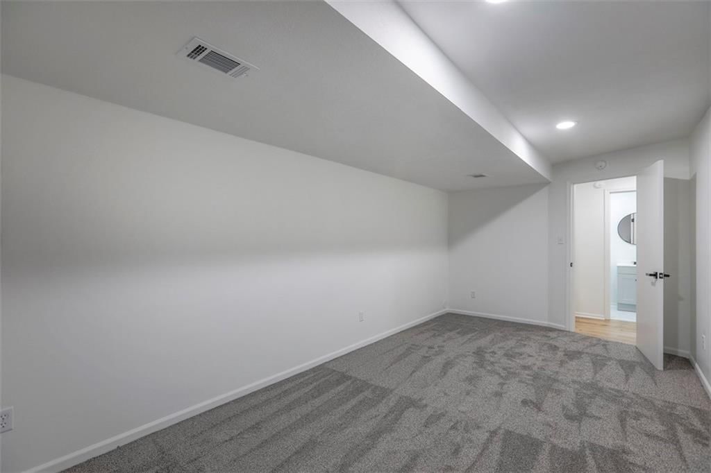 412 NE Crescent Street NE — photo 29