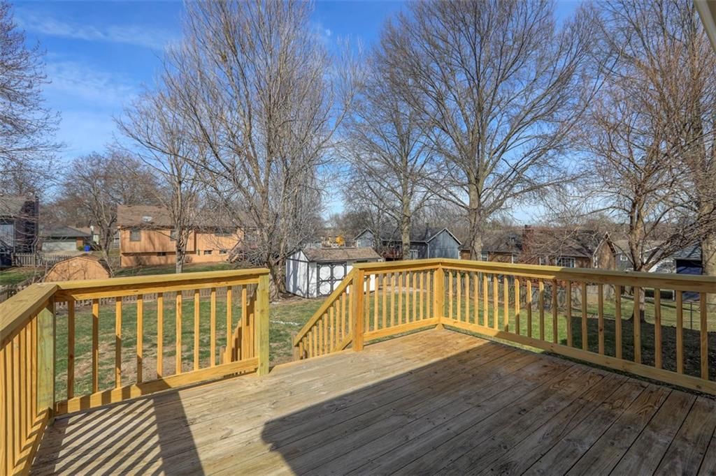 412 NE Crescent Street NE — photo 33