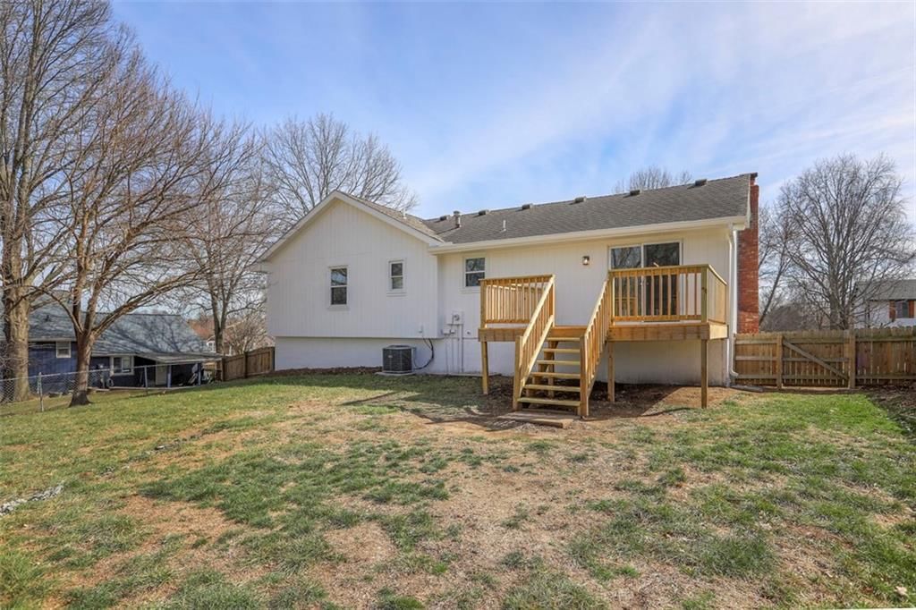 412 NE Crescent Street NE — photo 34