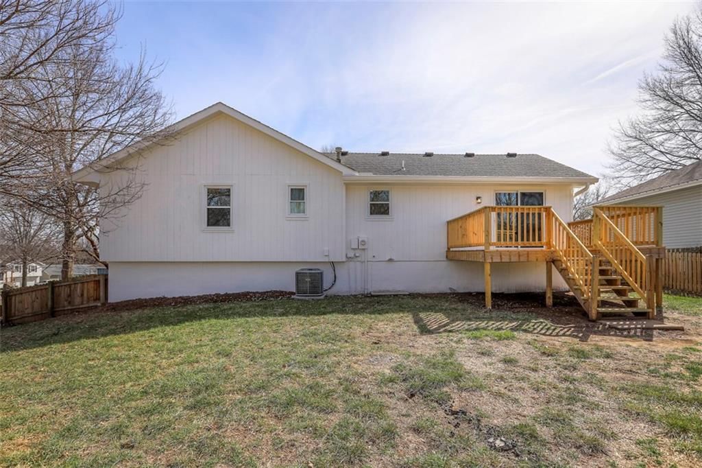 412 NE Crescent Street NE — photo 35