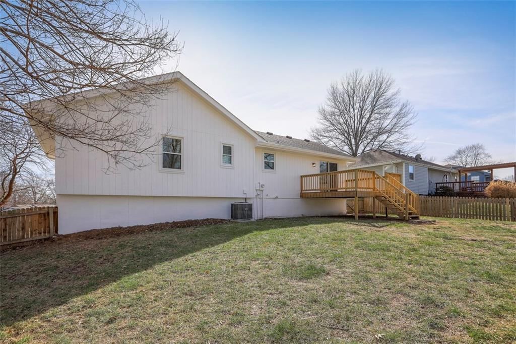 412 NE Crescent Street NE — photo 36