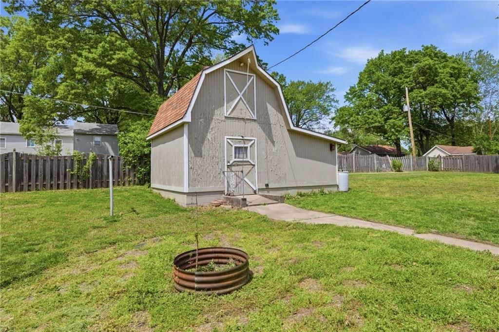 204 Topeka Avenue — photo 28