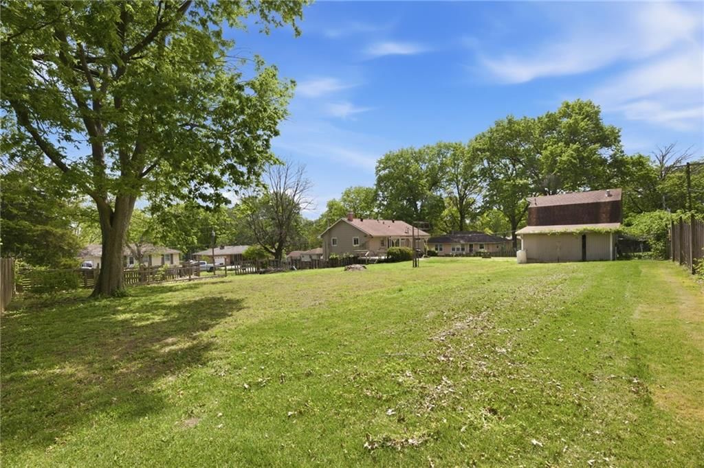 204 Topeka Avenue — photo 34