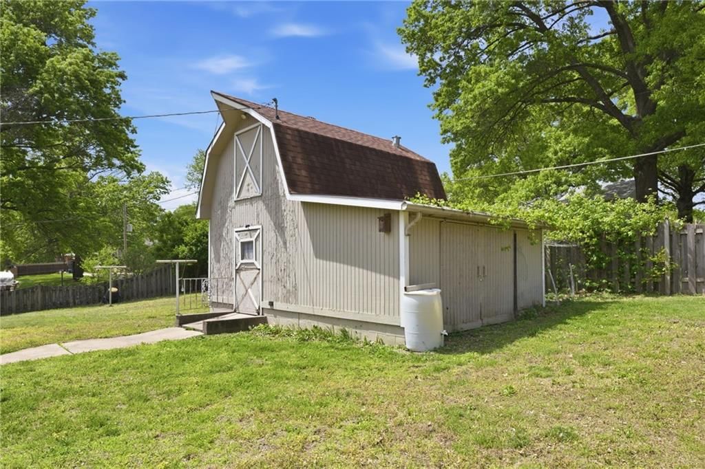 204 Topeka Avenue — photo 35