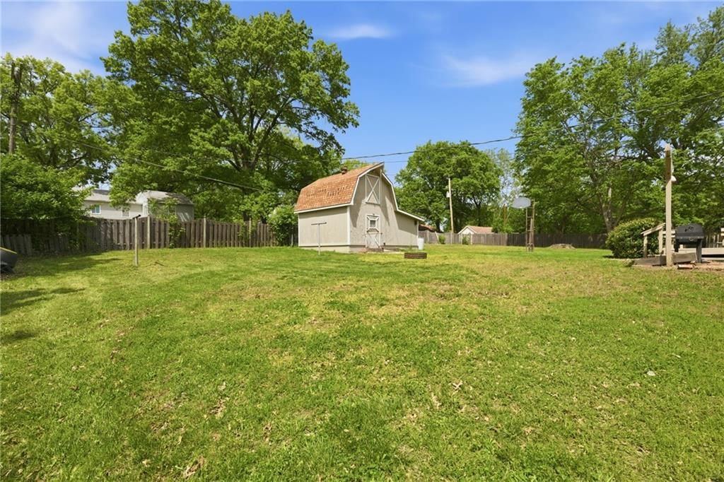 204 Topeka Avenue — photo 36