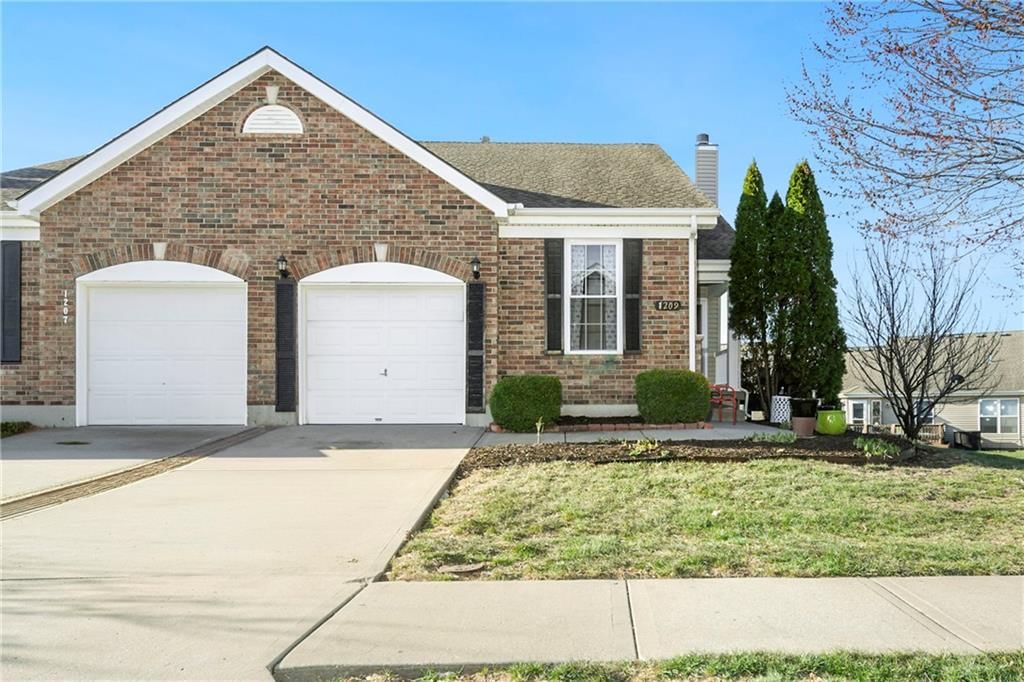 1209 SW Wysteria Drive — photo 2