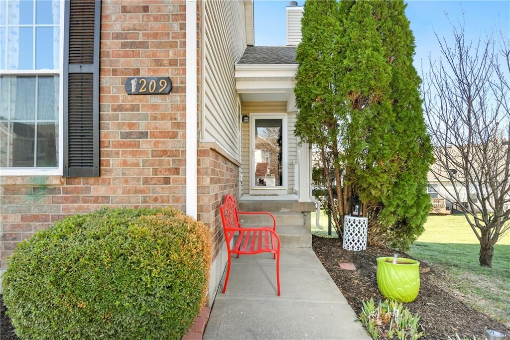 1209 SW Wysteria Drive — photo 5