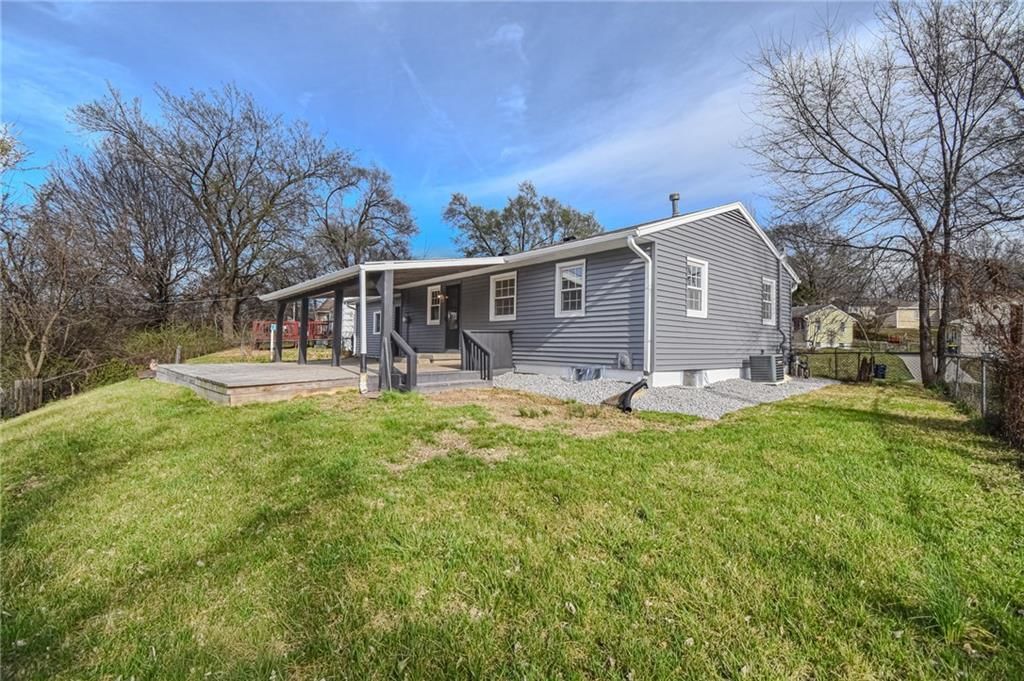4326 Laurel Avenue — photo 24