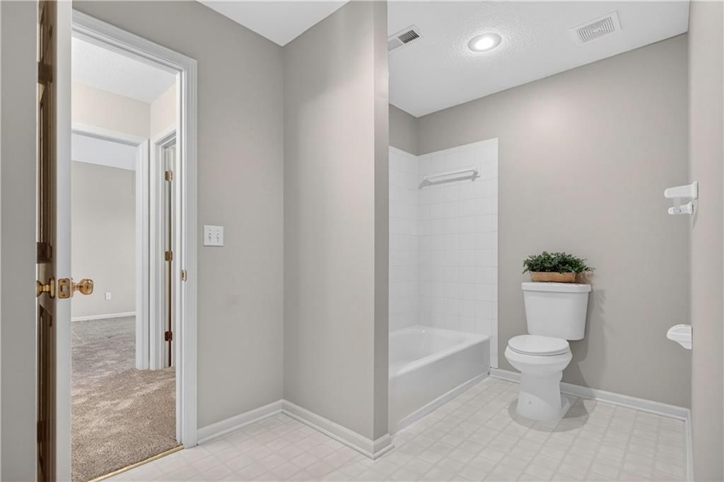 8600 N Richmond Avenue — photo 31
