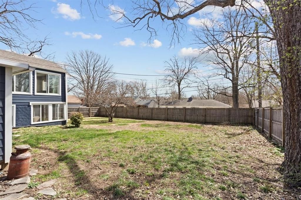6517 W 77th Terrace — photo 27