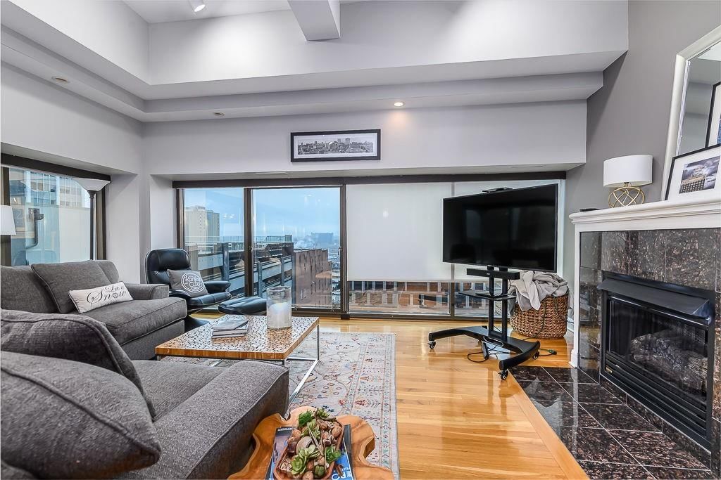 1101 WALNUT Street — photo 2