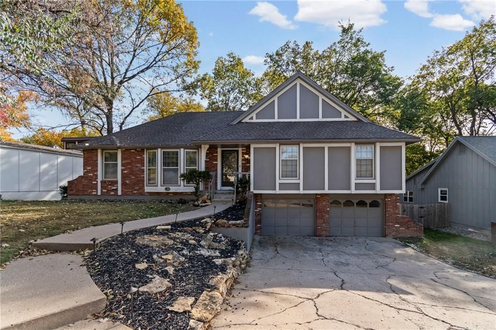 523 Lancelot Drive, Liberty, MO