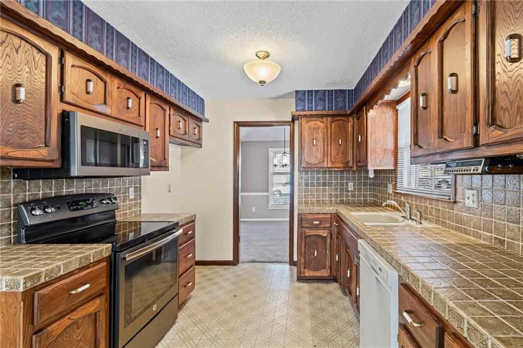 523 Lancelot Drive — photo 15