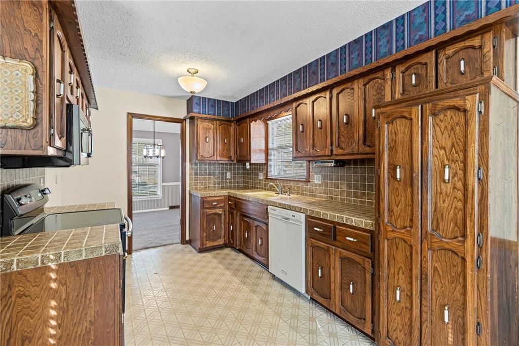 523 Lancelot Drive — photo 16