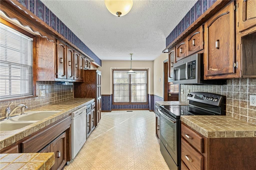 523 Lancelot Drive — photo 17