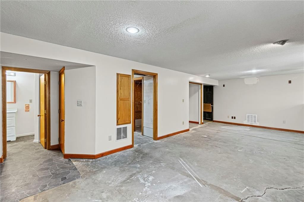 523 Lancelot Drive — photo 31