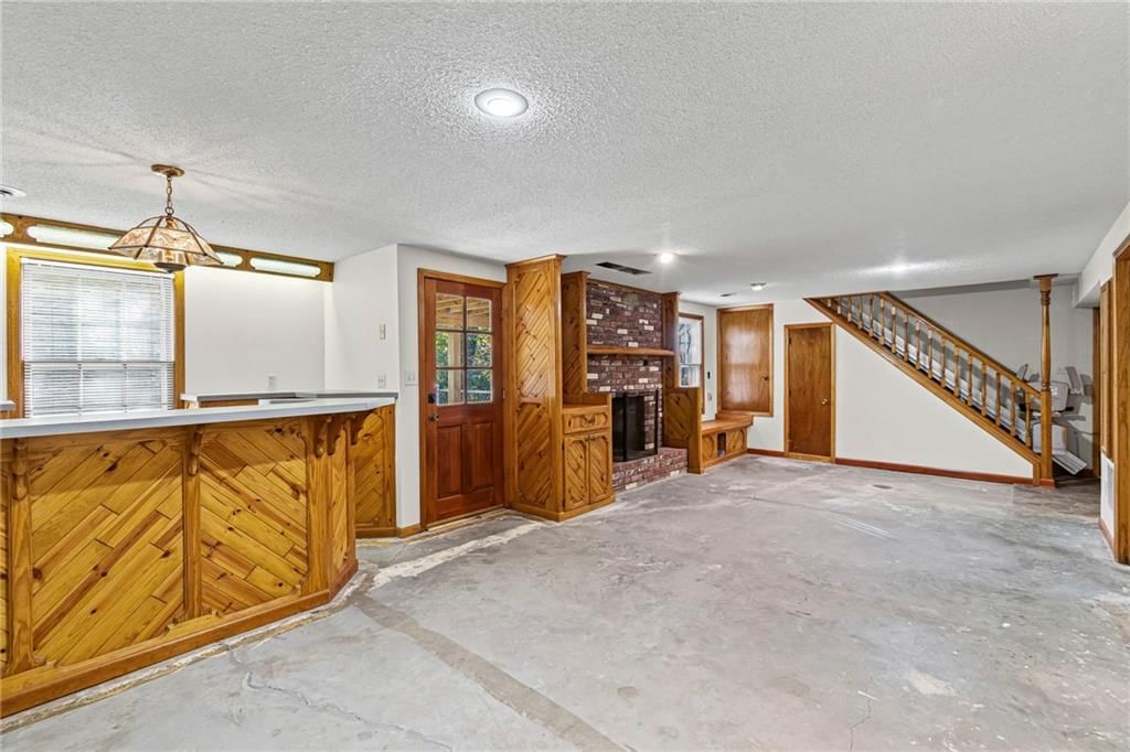 523 Lancelot Drive — photo 32